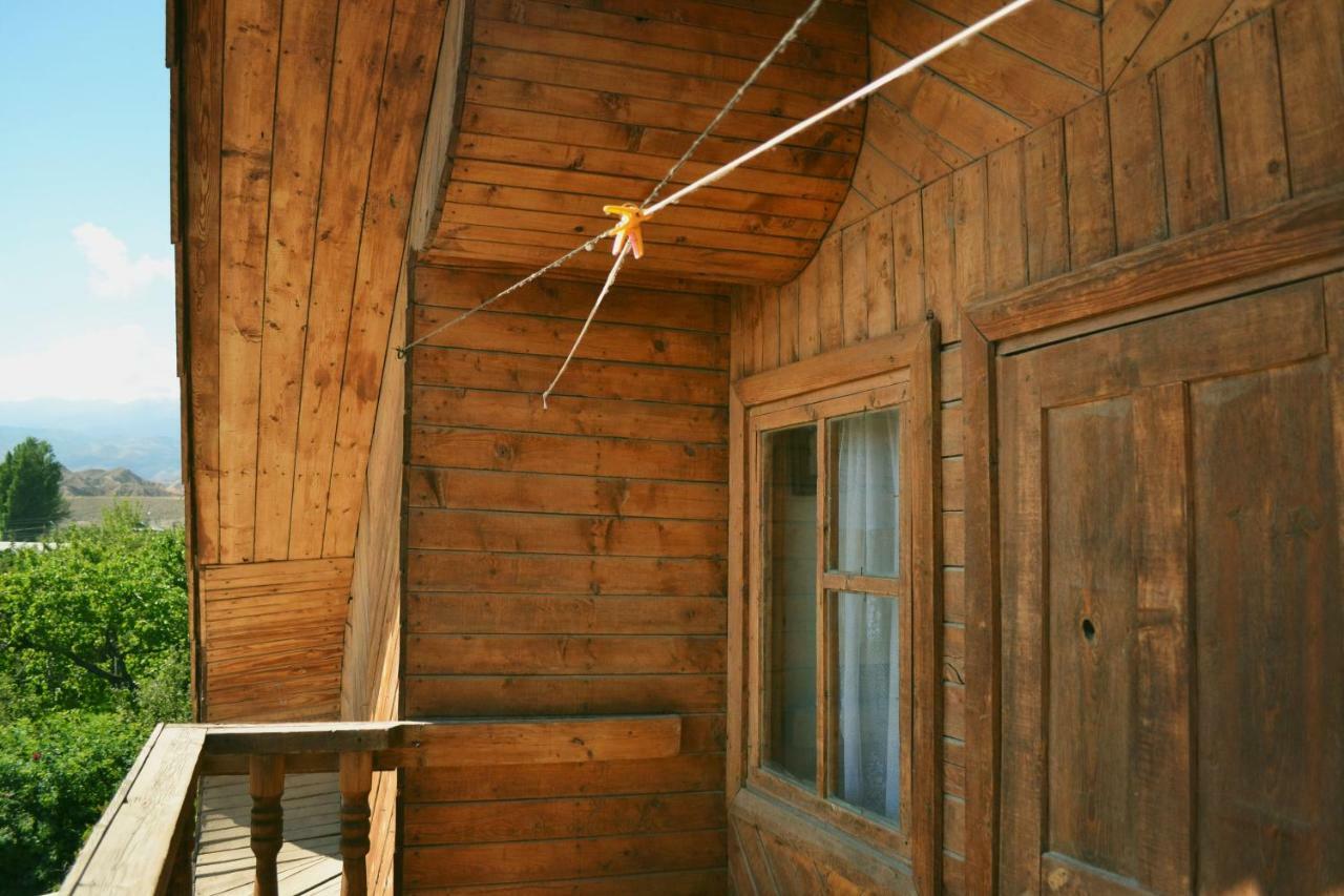 Guesthouse Bermet Tong Екстер'єр фото
