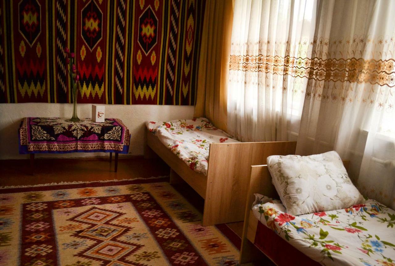 Guesthouse Bermet Tong Екстер'єр фото
